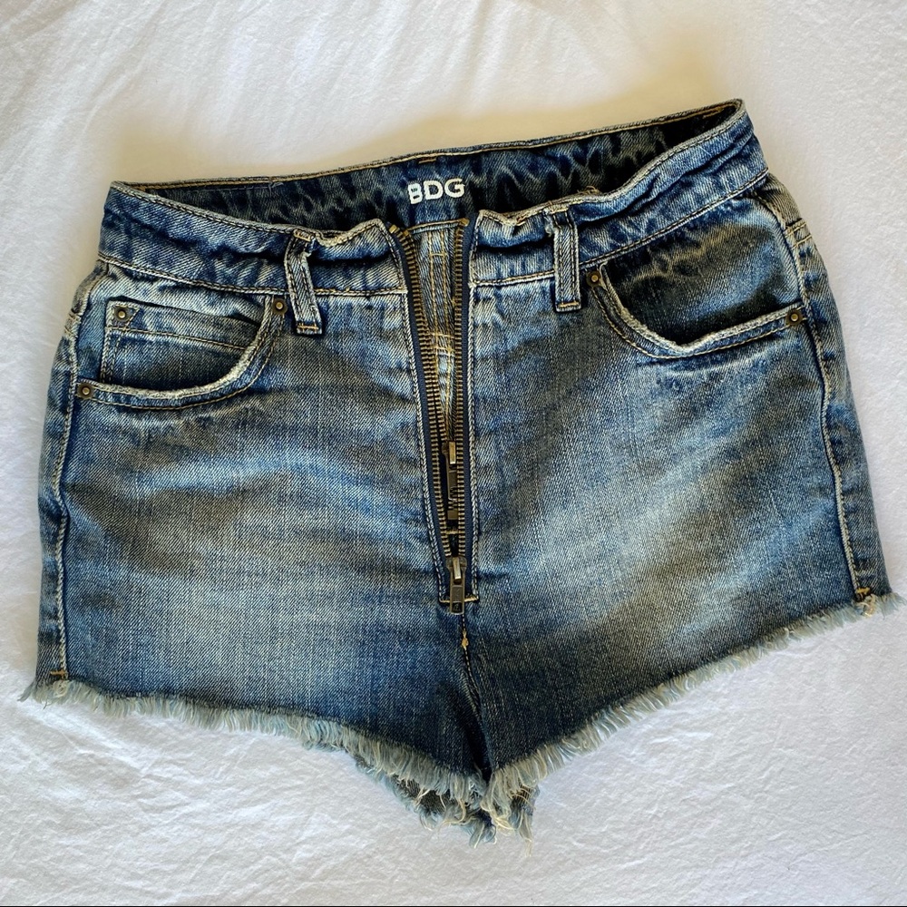 BDG HIGH WAISTED BLUE JEAN SHORTS